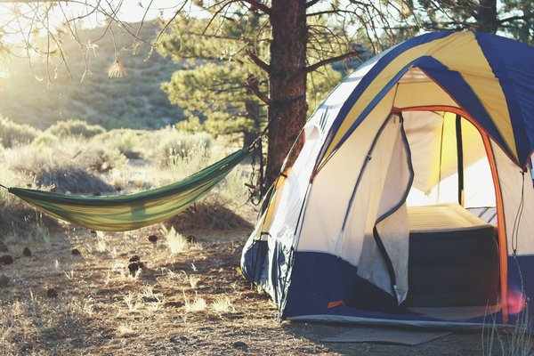 Quels sont les avantages du camping en tente suspendue et comment s'y préparer?
